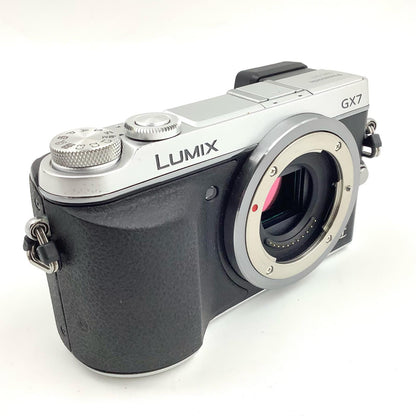 【全額返金保証】【最速発送】Panasonic デジタル一眼 LUMIX DMC-GX7 ボディ シルバー 動作確認済