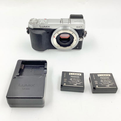 【全額返金保証】【最速発送】Panasonic デジタル一眼 LUMIX DMC-GX7 ボディ シルバー 動作確認済