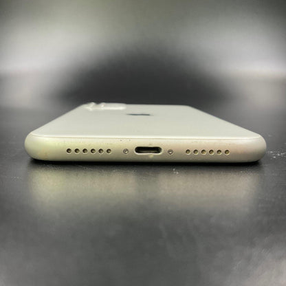 【全額返金保証】【最速発送】Apple iPhone iPhone 11 64GB ホワイト docomo 白ロム 動作確認済 81%