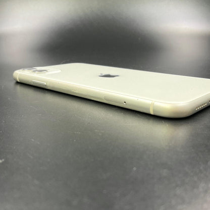 【全額返金保証】【最速発送】Apple iPhone iPhone 11 64GB ホワイト docomo 白ロム 動作確認済 81%
