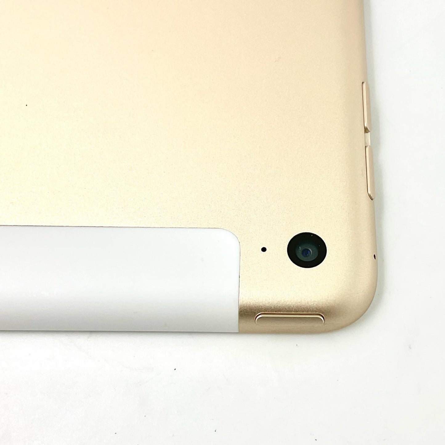 【全額返金保証】【最速発送】Apple iPad Air 9.7インチ 第2世代 32GB ゴールド WiFi+Cellular au 白ロム 動作確認済