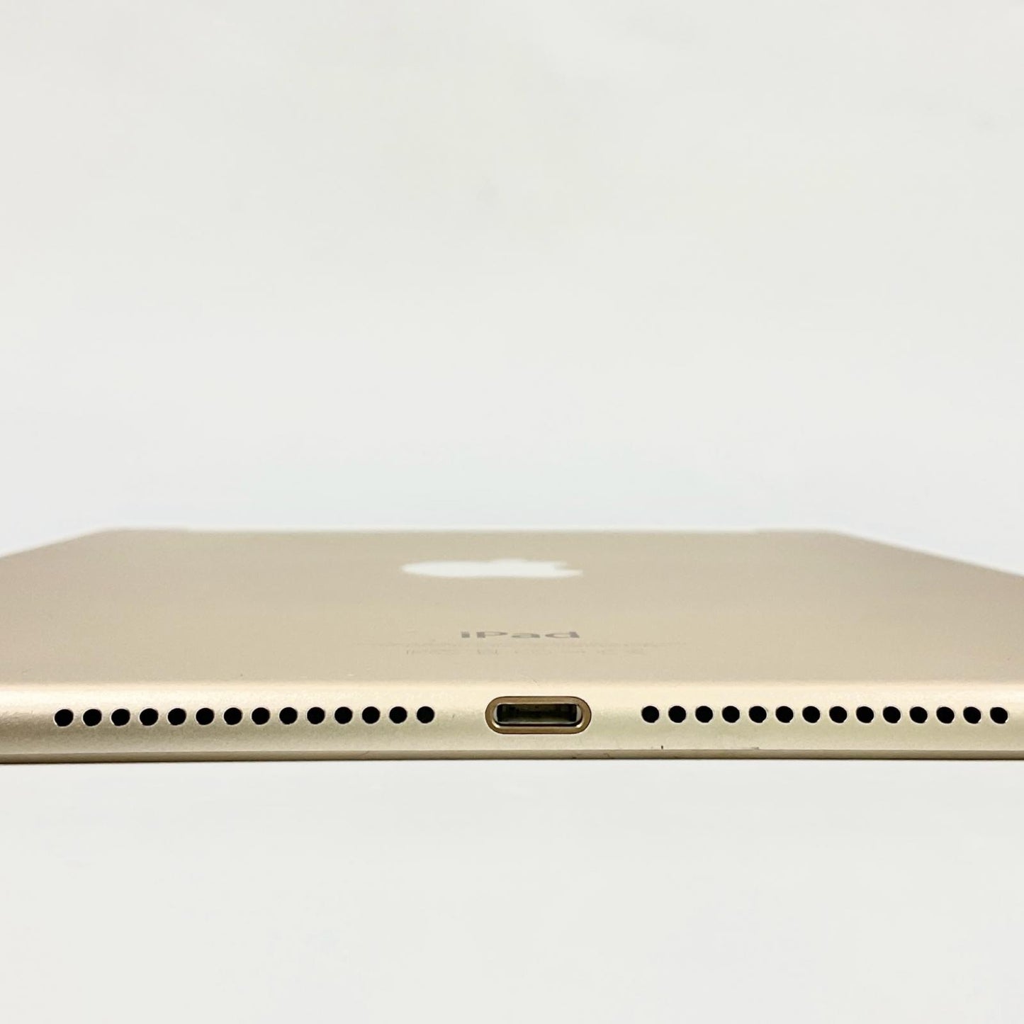 【全額返金保証】【最速発送】Apple iPad Air 9.7インチ 第2世代 32GB ゴールド WiFi+Cellular au 白ロム 動作確認済
