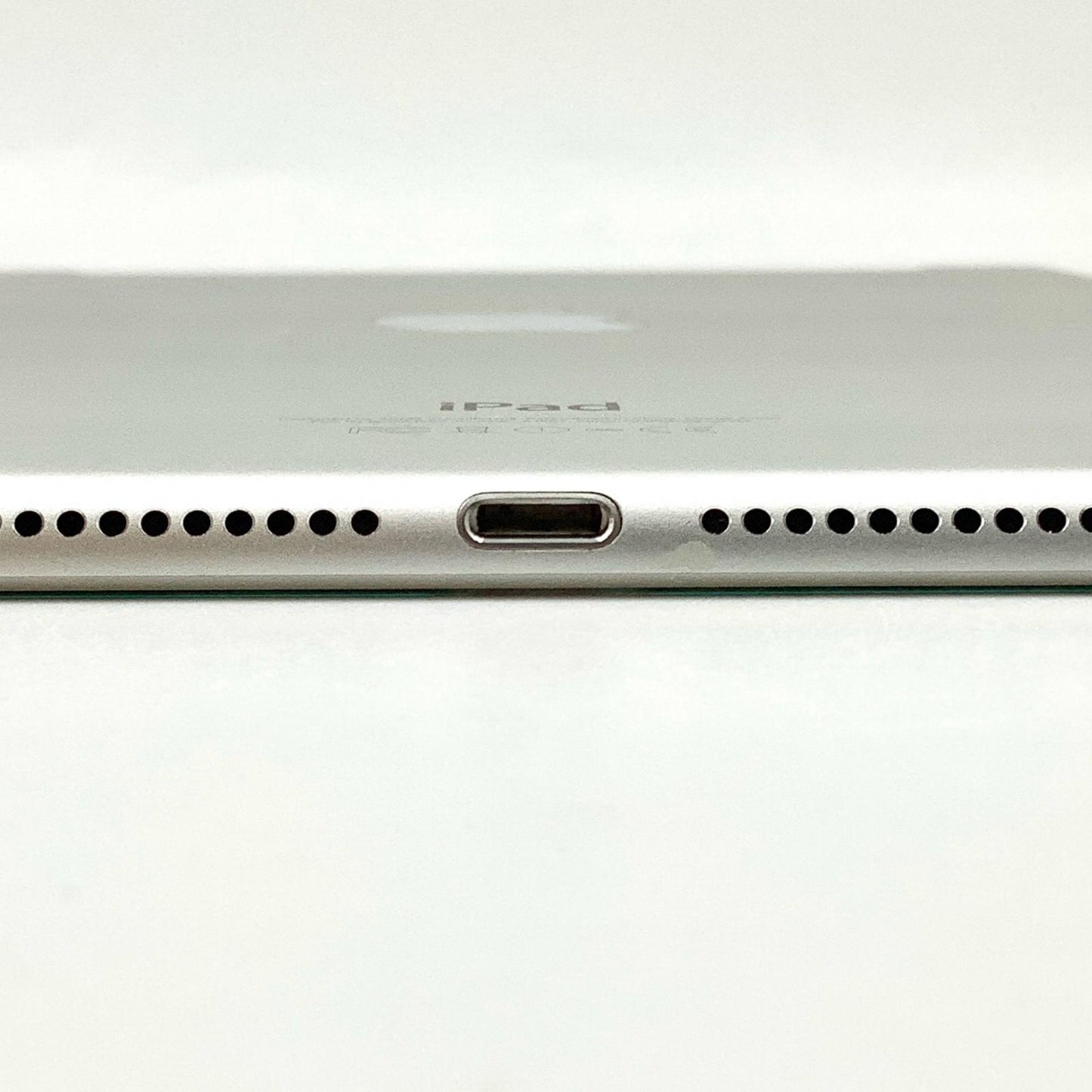 【全額返金保証】【最速発送】Apple iPad Air 9.7インチ 第2世代 64GB シルバー WiFi+Cellular au 白ロム 動作確認済