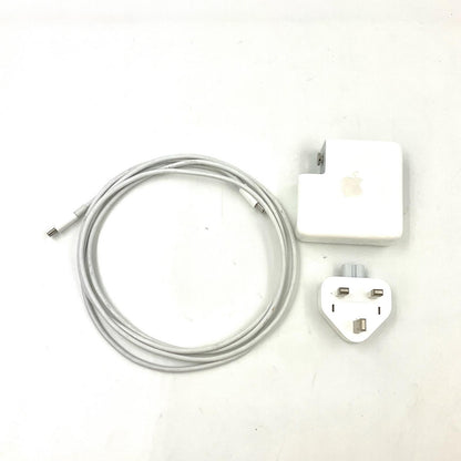 【全額返金保証】【最速発送】Apple MacBook Pro 13.3インチ 2022 Apple M2  8GB SSD 512GB シルバー 92% 動作確認済