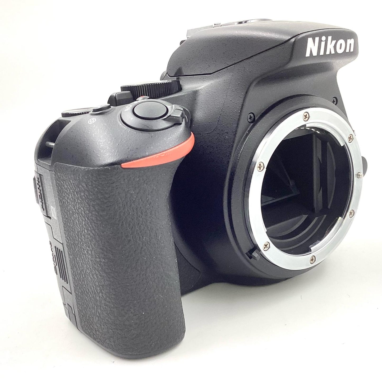 【全額返金保証】【最速発送】Nikon デジタル一眼 D5600 ボディ ブラック 美品 動作確認済