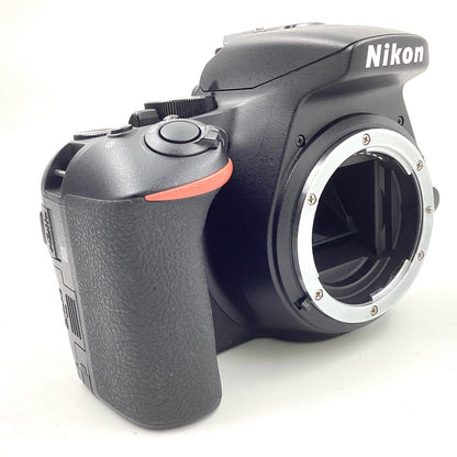 【全額返金保証】【最速発送】Nikon デジタル一眼 D5600 ボディ ブラック 美品 動作確認済
