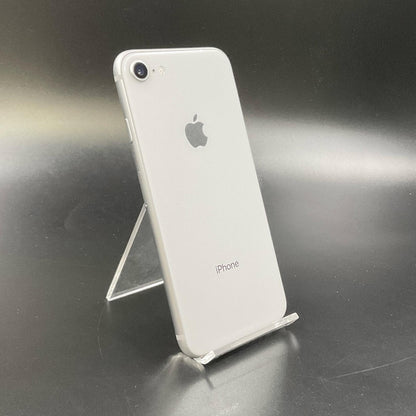 【全額返金保証】【最速発送】Apple iPhone iPhone 8 64GB シルバー au 白ロム 美品 動作確認済 87%