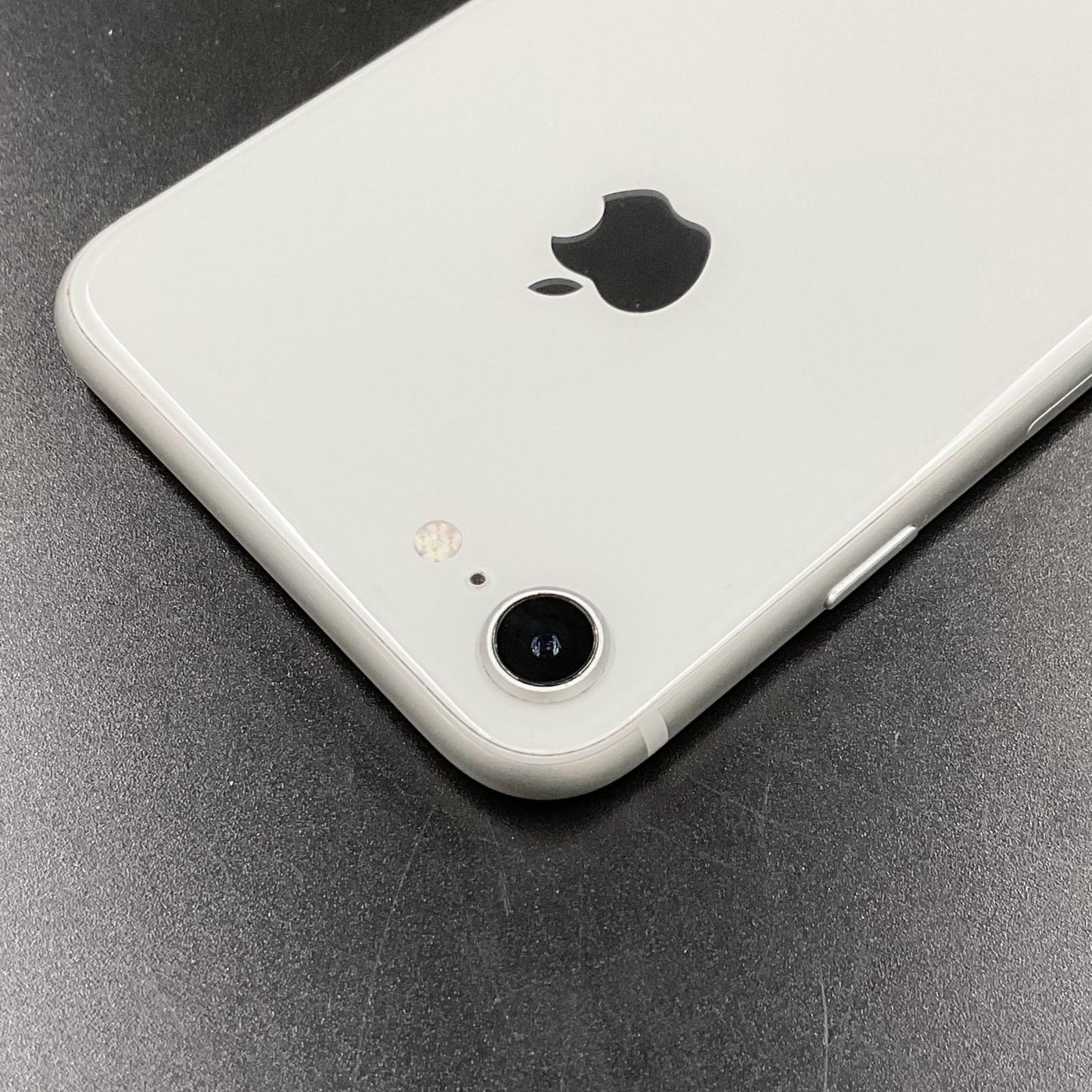 【全額返金保証】【最速発送】Apple iPhone iPhone 8 64GB シルバー au 白ロム 美品 動作確認済 87%