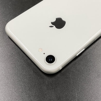 【全額返金保証】【最速発送】Apple iPhone iPhone 8 64GB シルバー au 白ロム 美品 動作確認済 87%
