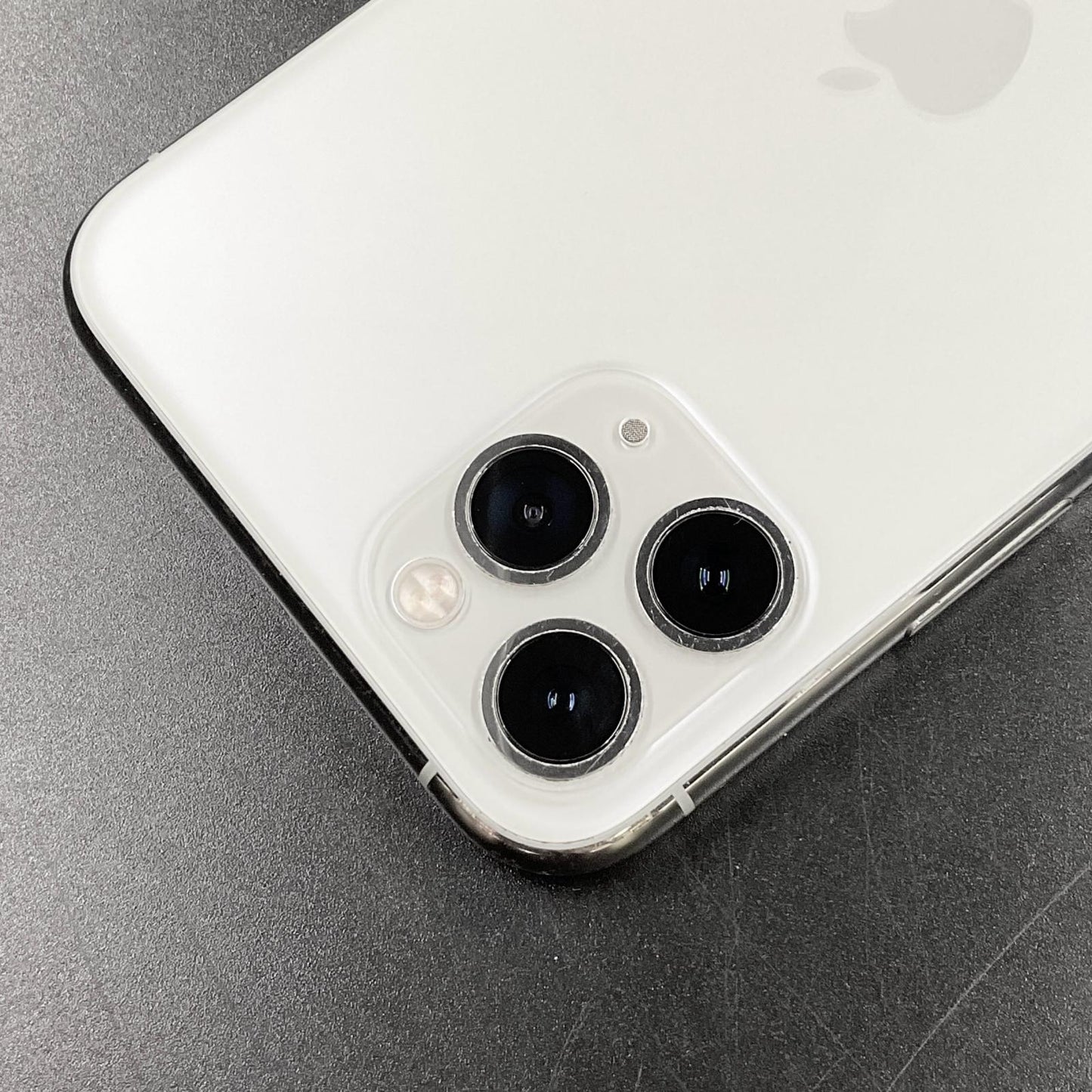 【全額返金保証】【最速発送】Apple iPhone iPhone 11 Pro 256GB シルバー docomo 白ロム 動作確認済 75%