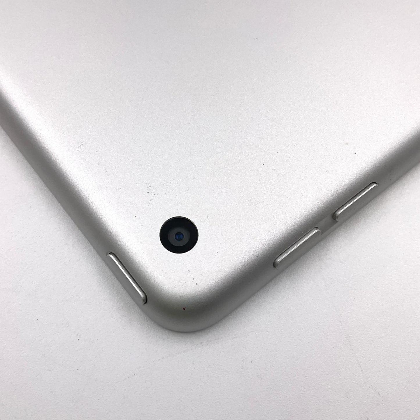 【全額返金保証】【最速発送】Apple iPad iPad 10.2インチ 第9世代 64GB シルバー Wi-Fi 動作確認済