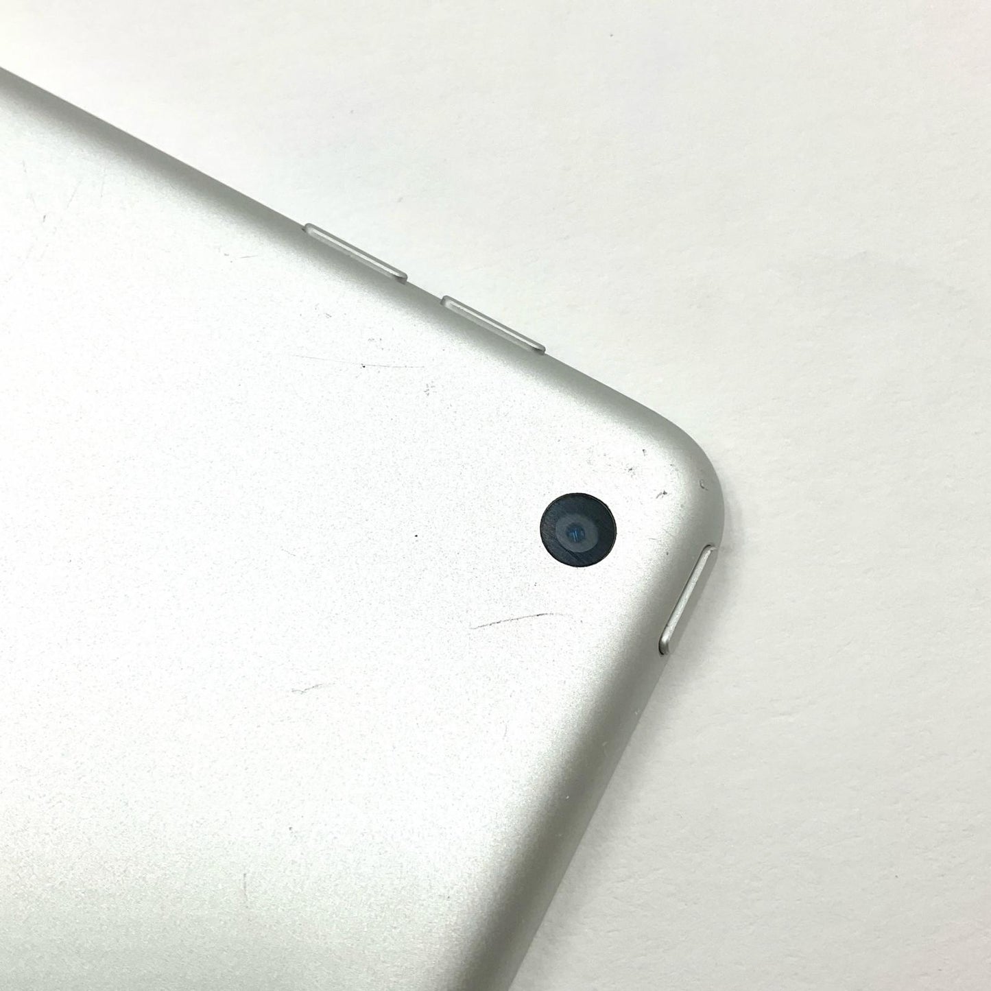 【全額返金保証】【最速発送】Apple iPad iPad 10.2インチ 第9世代 256GB シルバー Wi-Fi 動作確認済