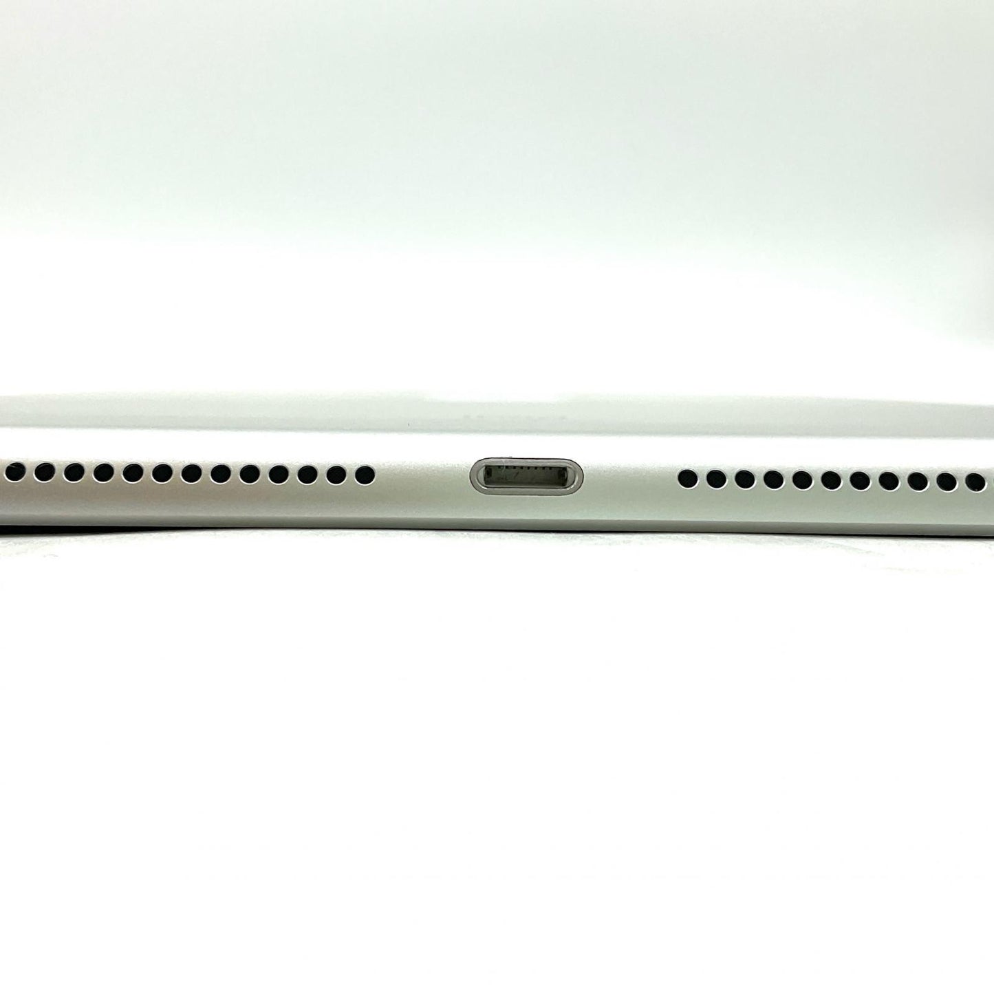 【全額返金保証】【最速発送】Apple iPad iPad 10.2インチ 第9世代 64GB シルバー WiFi+Cellular au 白ロム 美品 動作確認済
