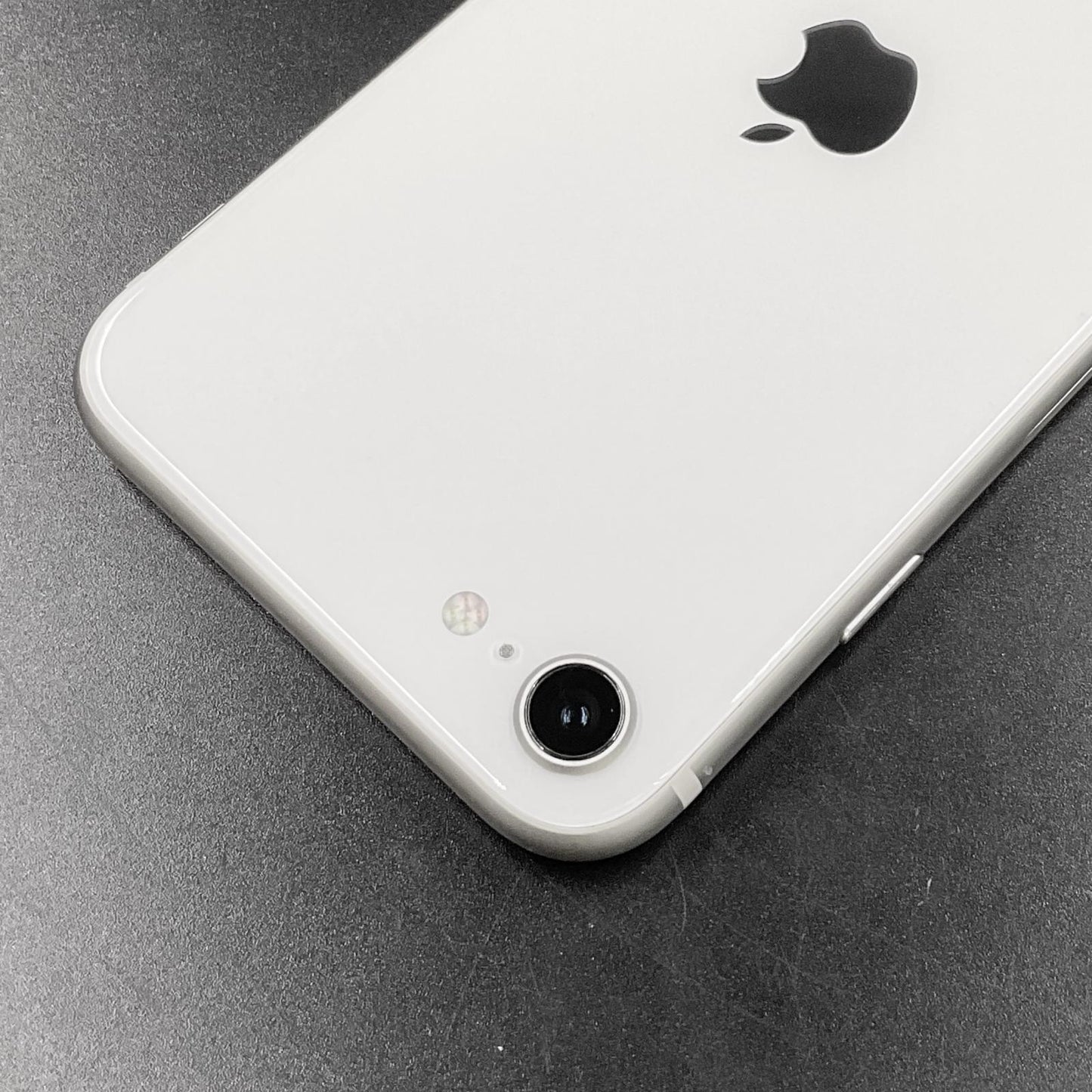 【全額返金保証】【最速発送】Apple iPhone iPhone SE（第3世代） 64GB スターライト docomo 白ロム 動作確認済 78%