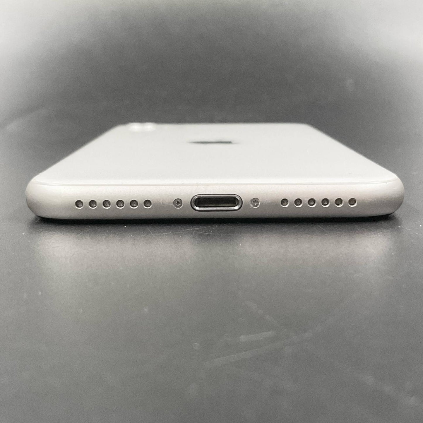 【全額返金保証】【最速発送】Apple iPhone iPhone SE（第3世代） 64GB スターライト docomo 白ロム 動作確認済 78%