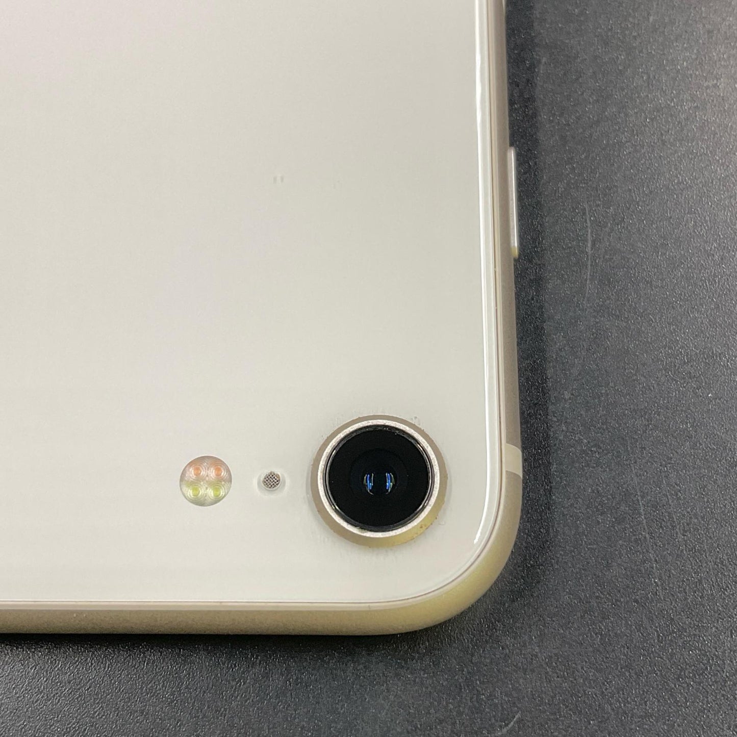 【全額返金保証】【最速発送】Apple iPhone iPhone SE（第3世代） 128GB スターライト au 動作確認済 83%