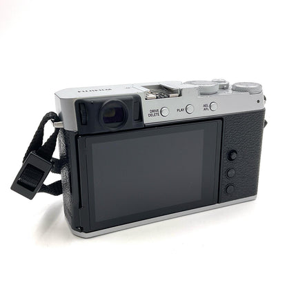 【全額返金保証】【最速発送】FUJIFILM デジタル一眼 FUJIFILM X-E4 ボディ シルバー 美品 動作確認済