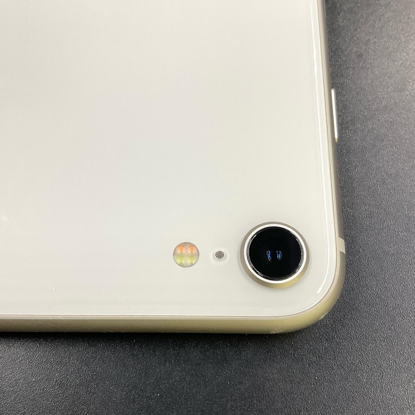 【全額返金保証】【最速発送】Apple iPhone iPhone SE（第3世代） 64GB スターライト Softbank 白ロム 動作確認済 85%