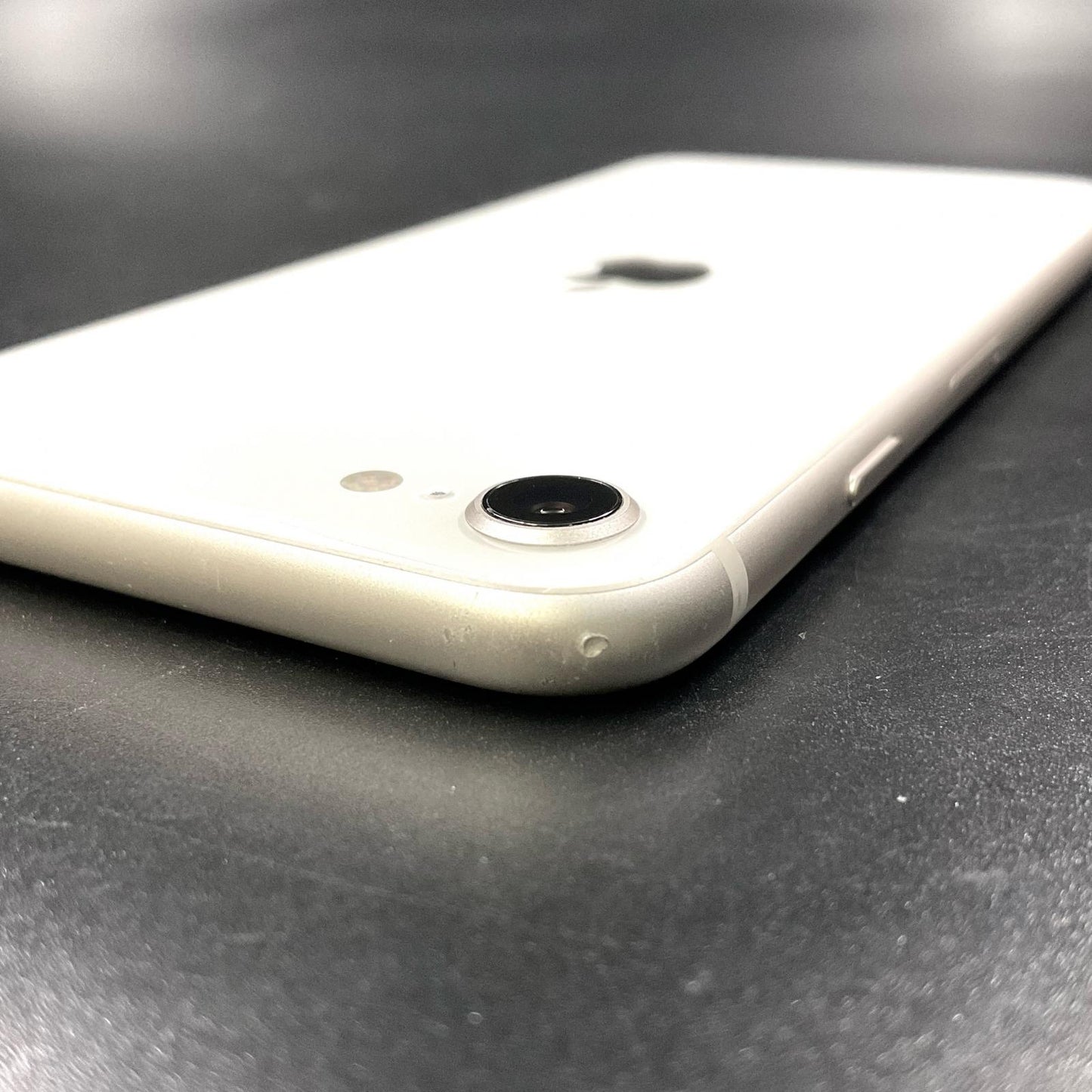 【全額返金保証】【最速発送】Apple iPhone iPhone SE（第3世代） 64GB スターライト Softbank 白ロム 動作確認済 85%