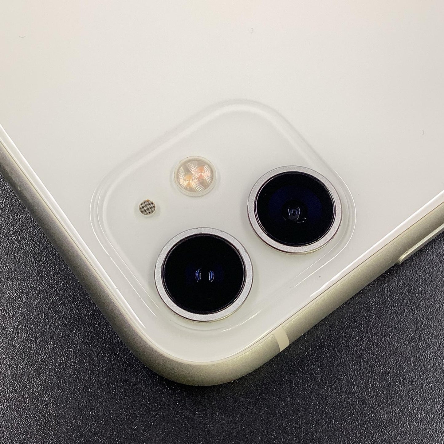 【全額返金保証】【最速発送】Apple iPhone iPhone 11 64GB ホワイト au 白ロム 動作確認済 83%