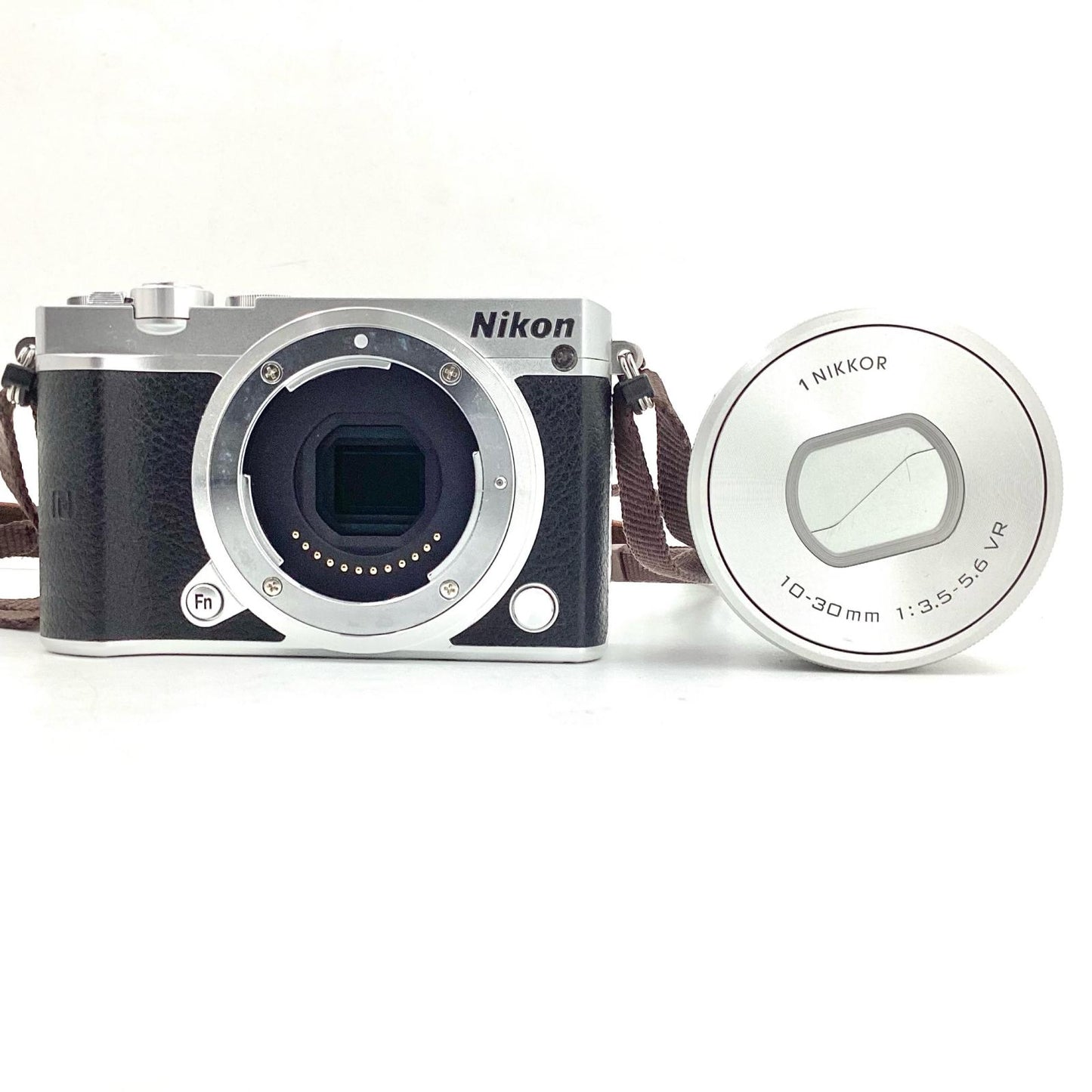 【全額返金保証】【最速発送】Nikon デジタル一眼 Nikon1 J5 標準パワーズームレンズキット シルバー シルバー 動作確認済