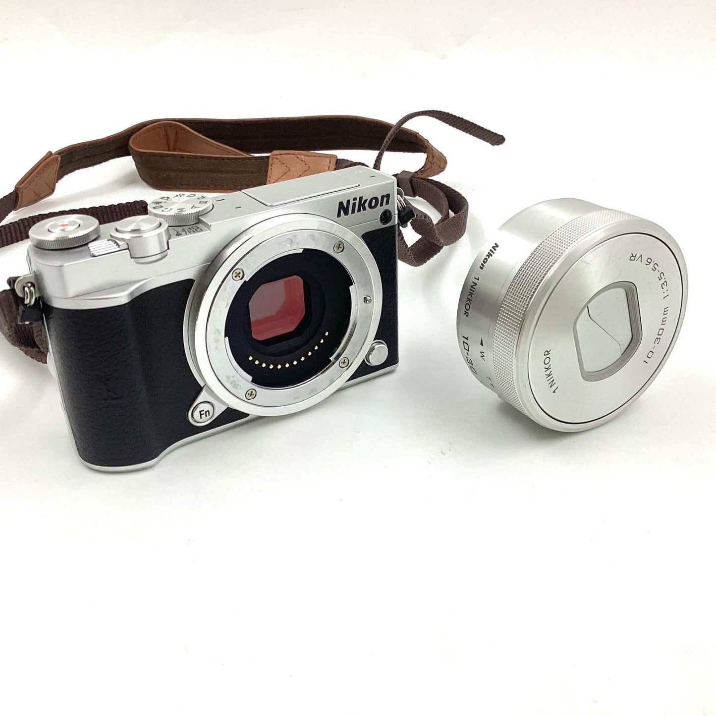【全額返金保証】【最速発送】Nikon デジタル一眼 Nikon1 J5 標準パワーズームレンズキット シルバー シルバー 動作確認済