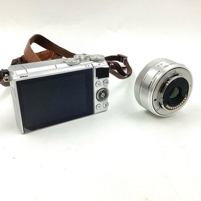【全額返金保証】【最速発送】Nikon デジタル一眼 Nikon1 J5 標準パワーズームレンズキット シルバー シルバー 動作確認済