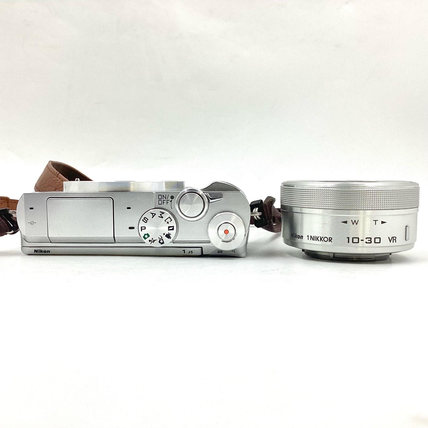 【全額返金保証】【最速発送】Nikon デジタル一眼 Nikon1 J5 標準パワーズームレンズキット シルバー シルバー 動作確認済