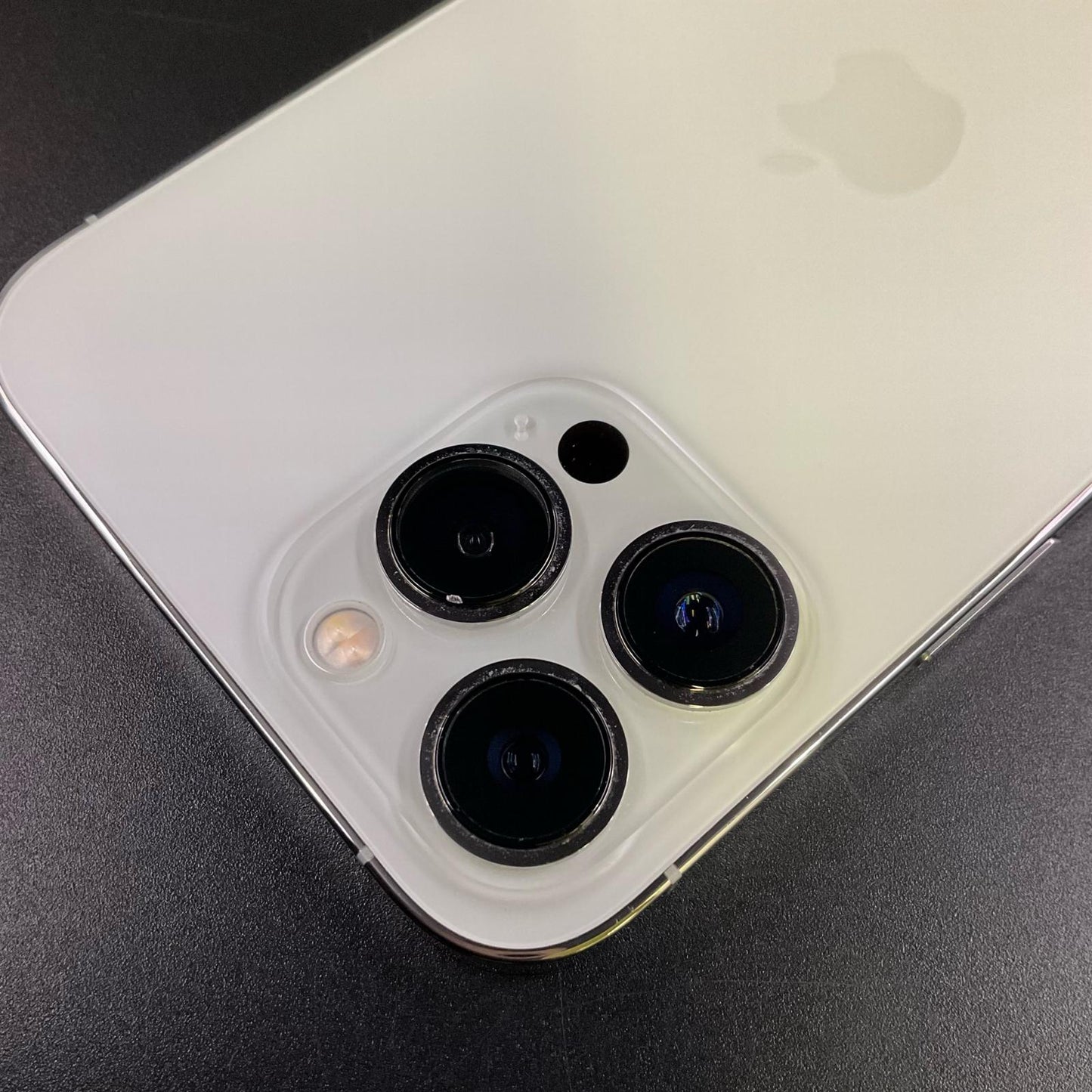 【最速発送】Apple iPhone iPhone 13 Pro Max 128GB シルバー au 白ロム【難有】 87%