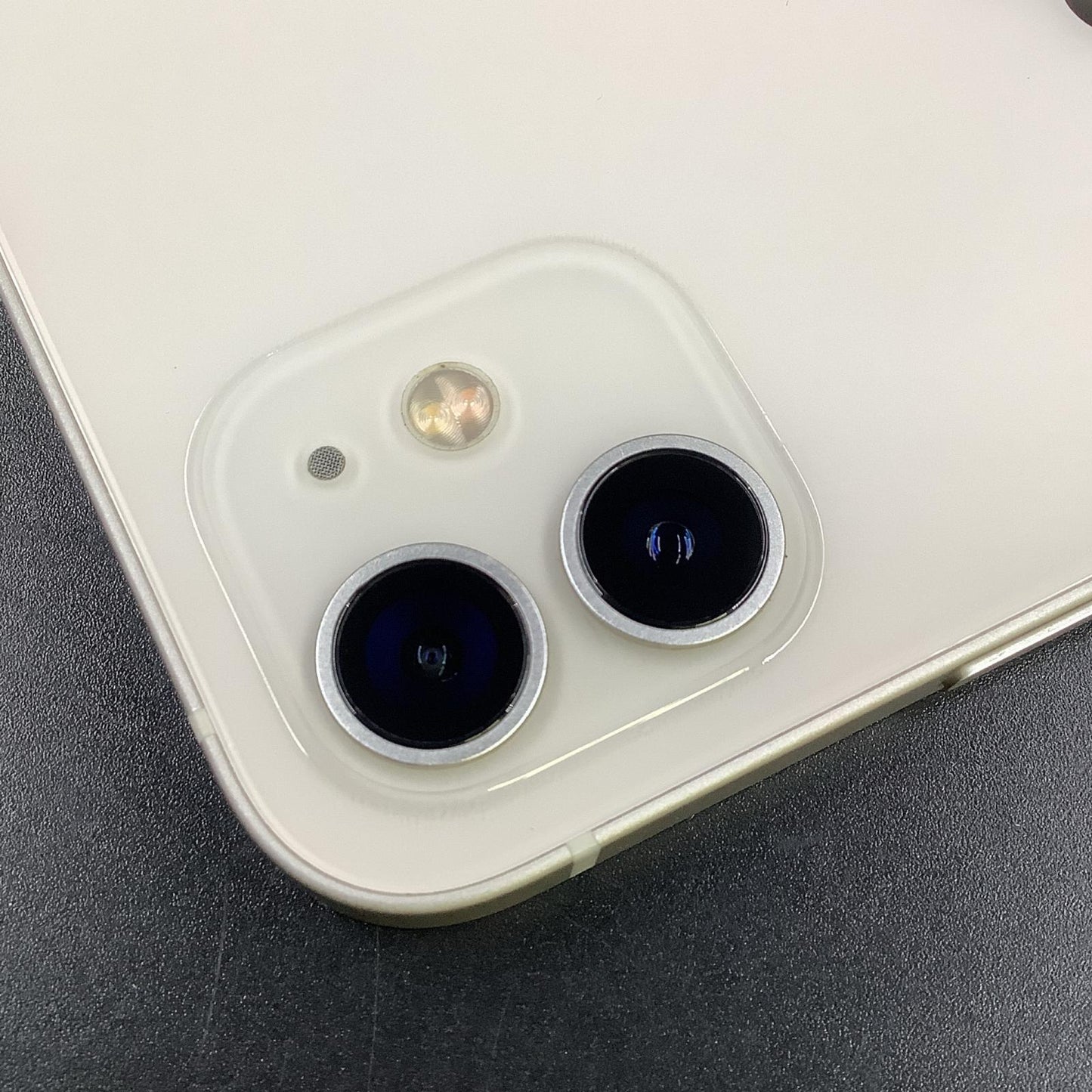 【全額返金保証】【最速発送】Apple iPhone iPhone 12 256GB ホワイト docomo 白ロム 動作確認済 81%