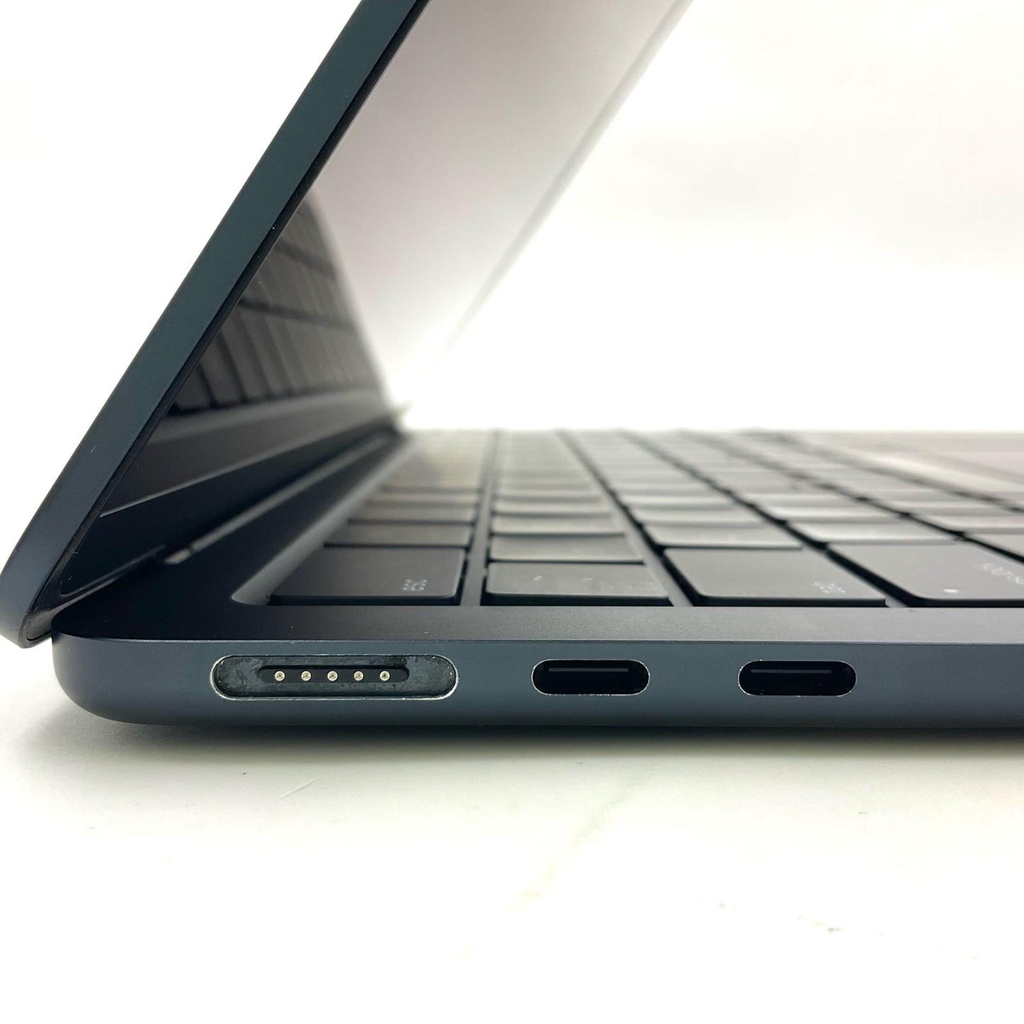 【全額返金保証】【最速発送】Apple MacBook Air 13インチ 2022 Apple M2 8GB SSD 512GB ミッドナイト 99% 動作確認済