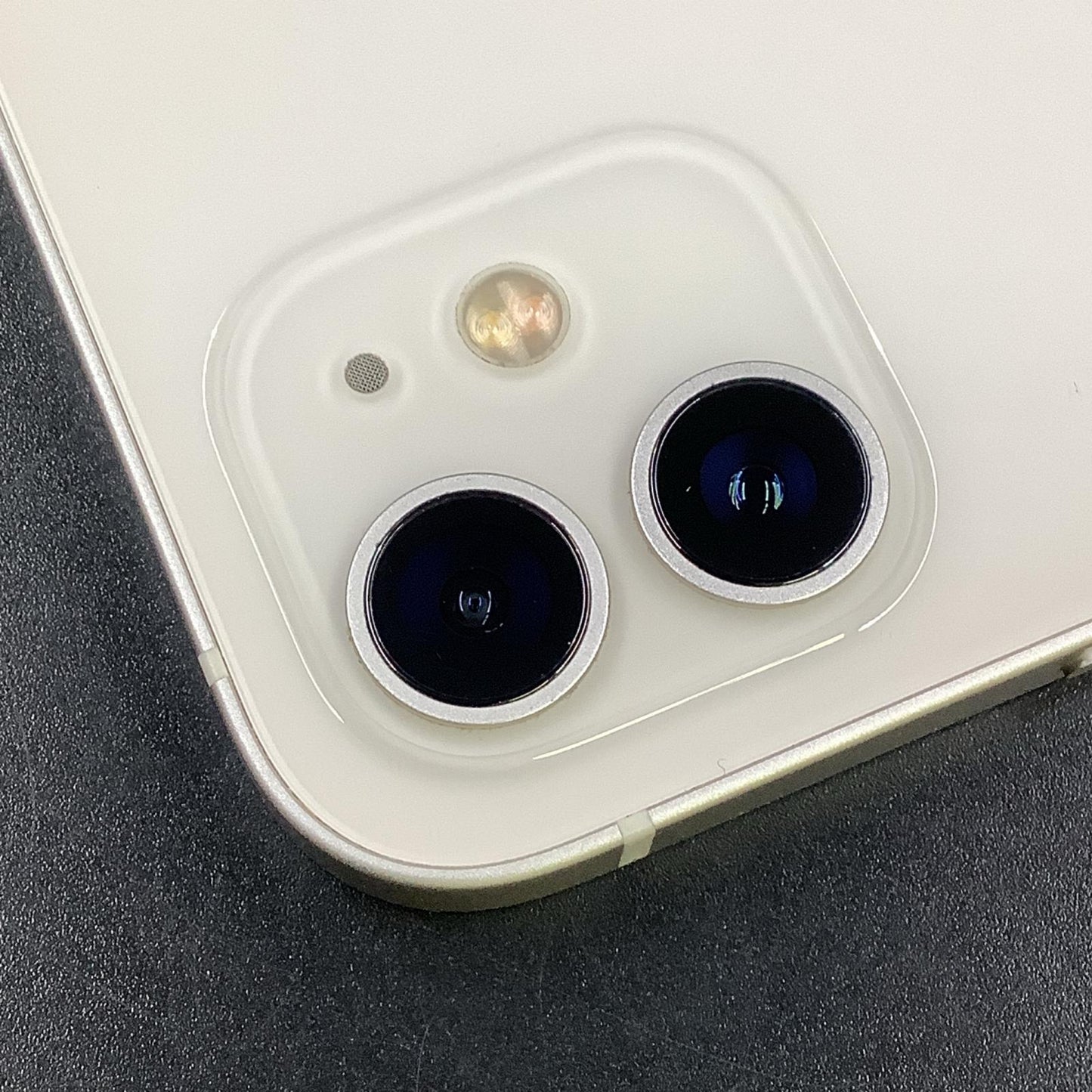 【最速発送】Apple iPhone iPhone 12 64GB ホワイト docomo 白ロム【難有】 81%