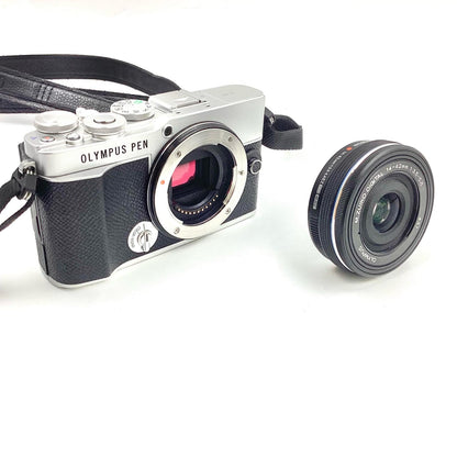 【全額返金保証】【最速発送】OLYMPUS デジタル一眼 PEN E-P7 14-42mm EZレンズキット シルバー 動作確認済