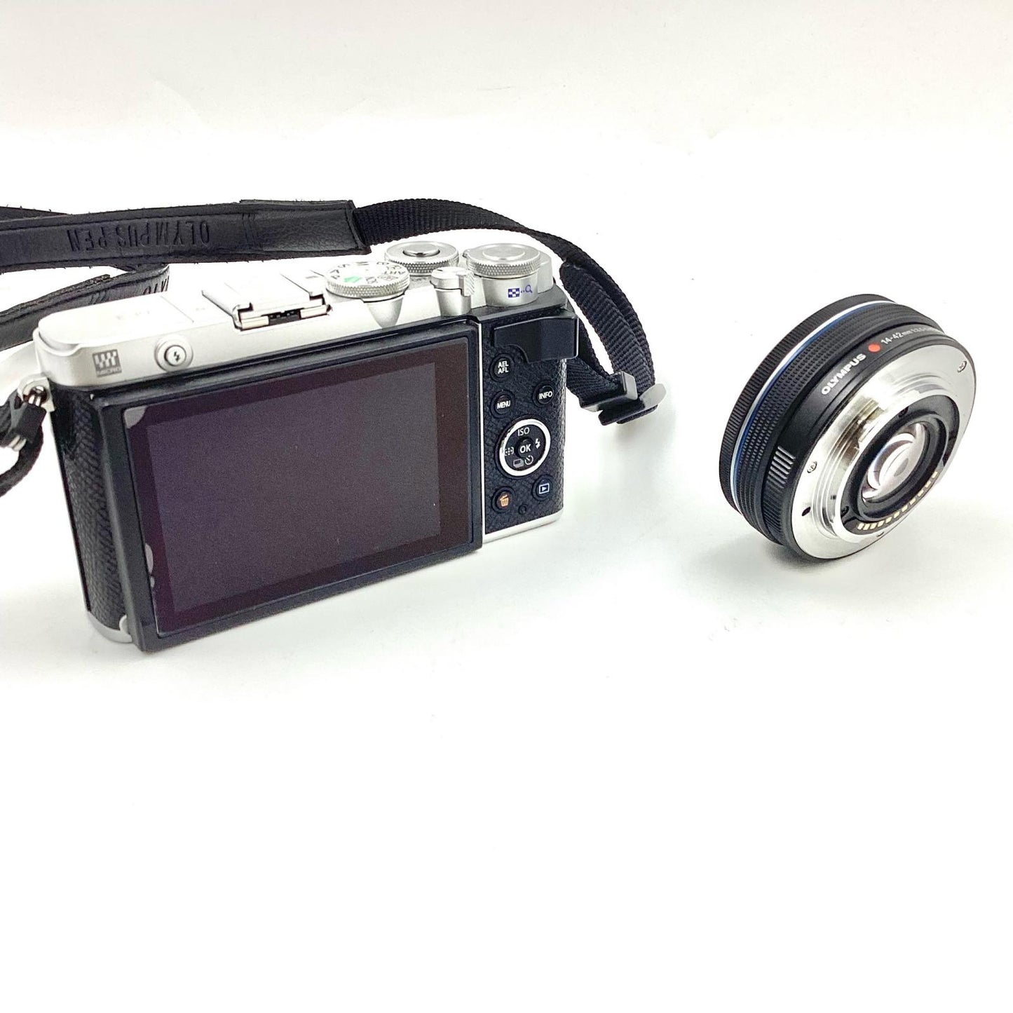 【全額返金保証】【最速発送】OLYMPUS デジタル一眼 PEN E-P7 14-42mm EZレンズキット シルバー 動作確認済