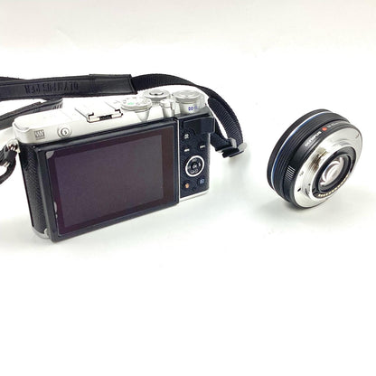 【全額返金保証】【最速発送】OLYMPUS デジタル一眼 PEN E-P7 14-42mm EZレンズキット シルバー 動作確認済