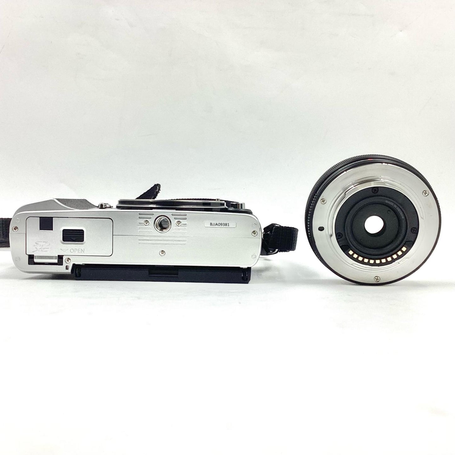 【全額返金保証】【最速発送】OLYMPUS デジタル一眼 PEN E-P7 14-42mm EZレンズキット シルバー 動作確認済