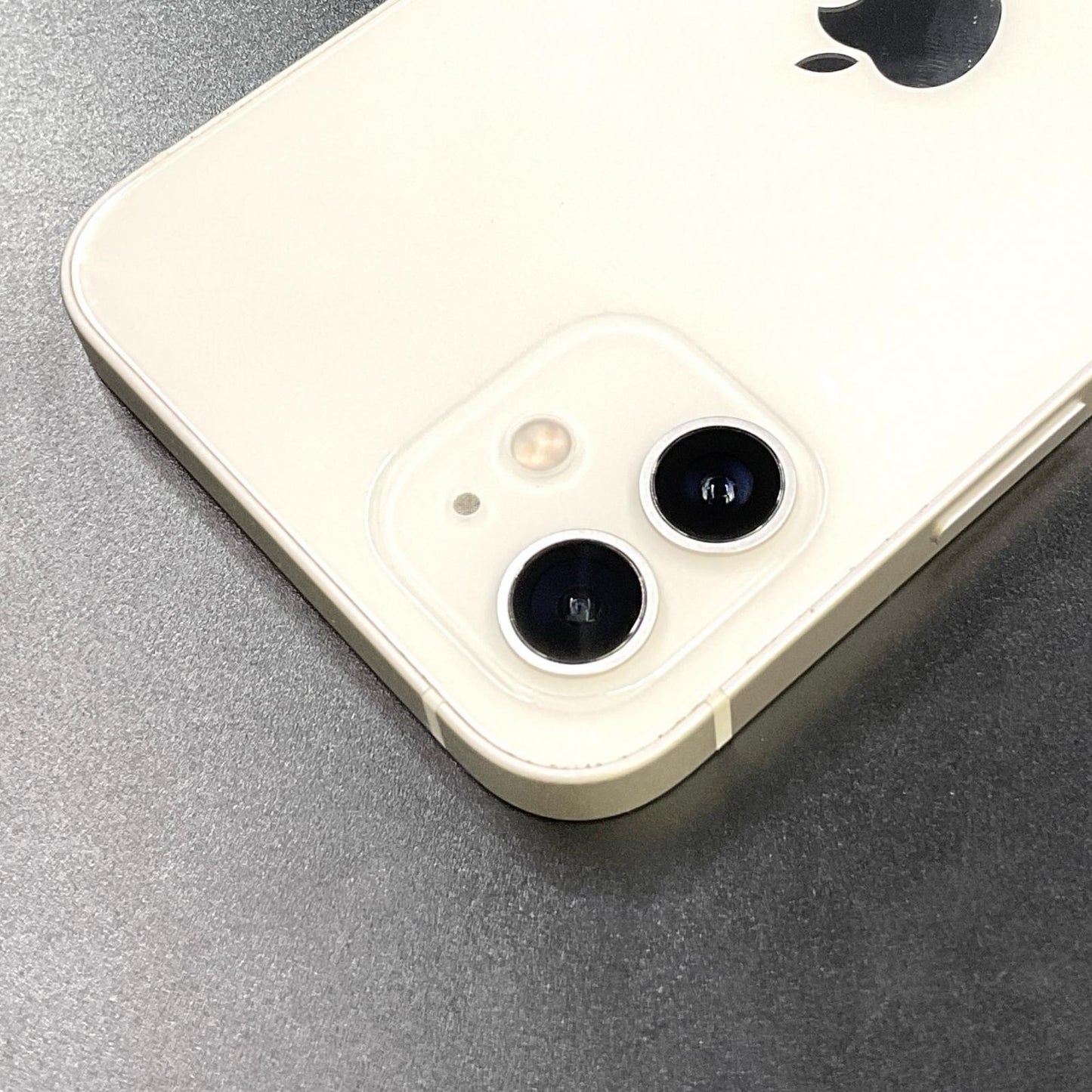 【最速発送】Apple iPhone iPhone 12 64GB ホワイト au 白ロム【難有】 87%