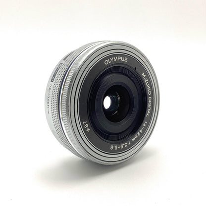 【全額返金保証】【最速発送】OLYMPUS M.ZUIKO DIGITAL ED 14-42mm F3.5-5.6 EZ [シルバー] 動作確認済