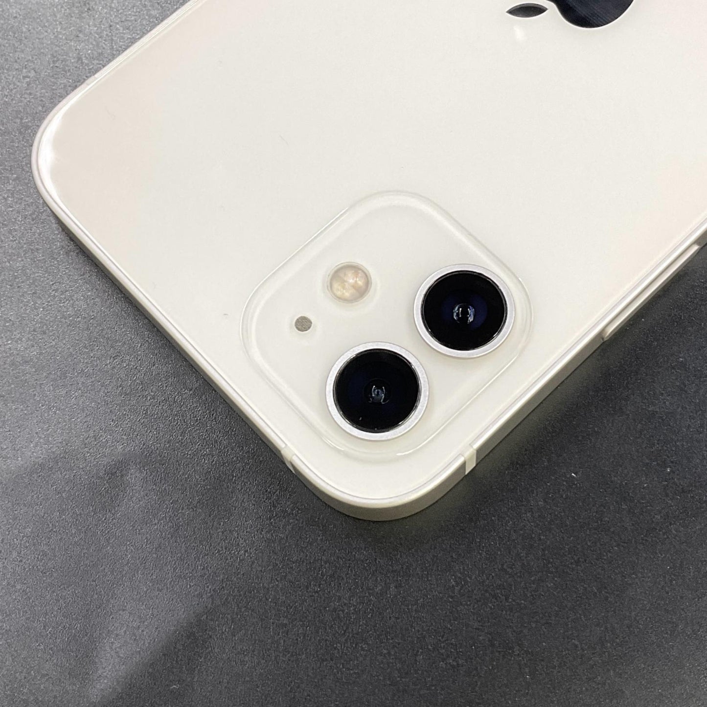 【全額返金保証】【最速発送】Apple iPhone iPhone 12 64GB ホワイト au 白ロム 動作確認済 86%