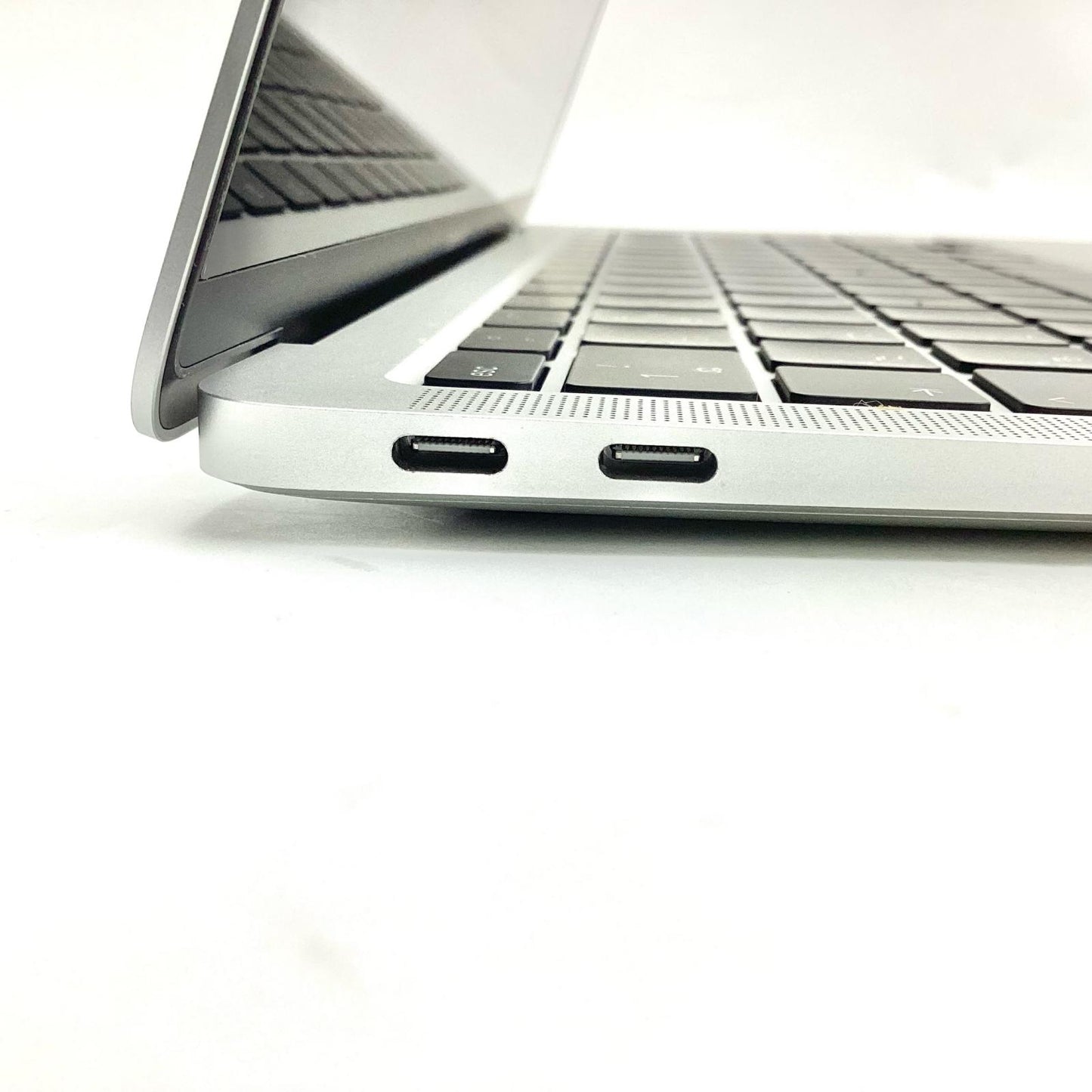 【全額返金保証】【最速発送】Apple MacBook Air 13.3インチ 2020 Apple M1 8GB SSD 256GB シルバー 95% 動作確認済