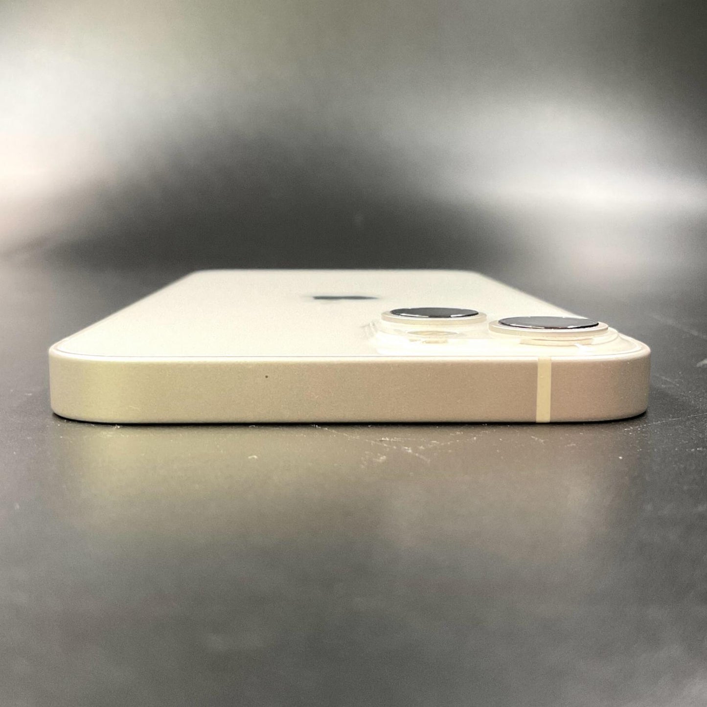 【全額返金保証】【最速発送】Apple iPhone iPhone 13 128GB スターライト au 白ロム 動作確認済 85%