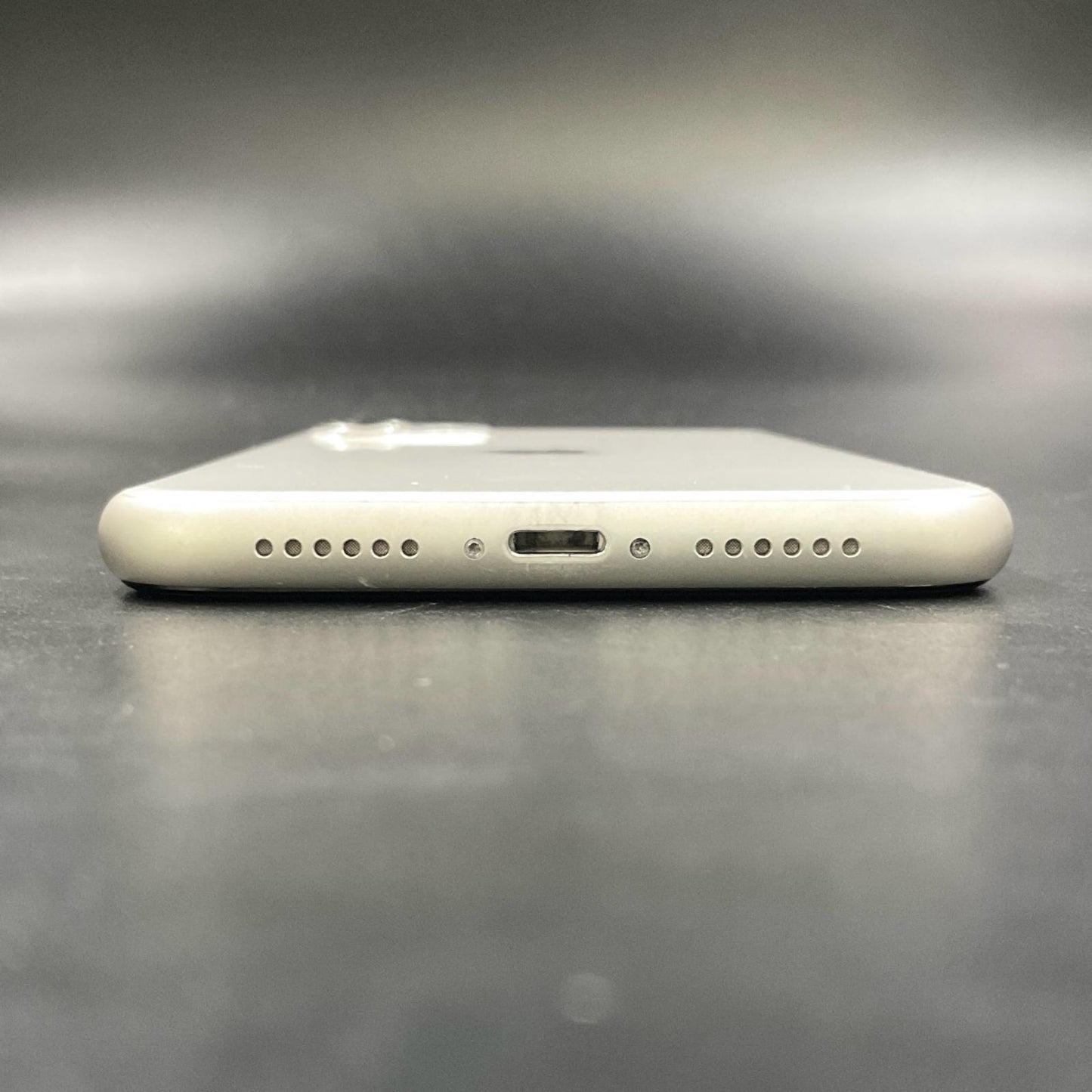 【最速発送】Apple iPhone iPhone 11 64GB ホワイト【難有】 81%