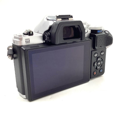 【全額返金保証】【最速発送】OLYMPUS デジタル一眼 OM-D E-M10 Mark III ボディ シルバー 美品 動作確認済