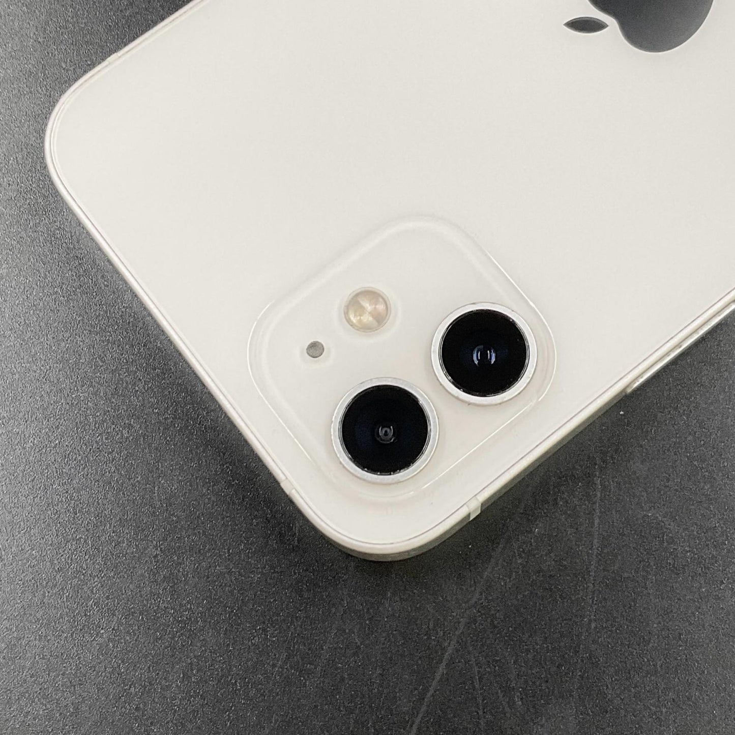 【全額返金保証】【最速発送】Apple iPhone iPhone 12 64GB ホワイト docomo 白ロム 動作確認済 72%