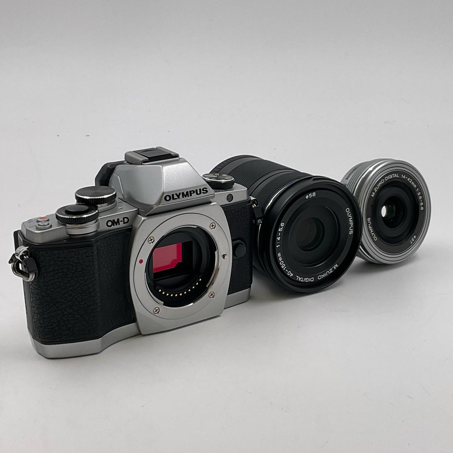 【全額返金保証】【最速発送】OLYMPUS デジタル一眼 OM-D E-M10 14-42mm 40-150mm ダブルズームキット シルバー 動作確認済