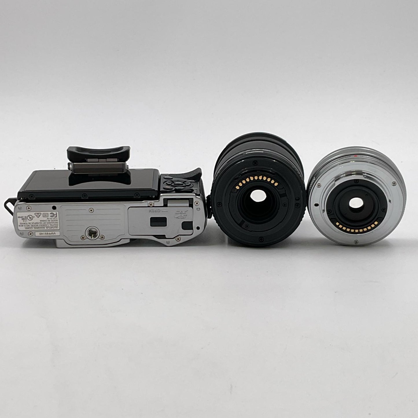 【全額返金保証】【最速発送】OLYMPUS デジタル一眼 OM-D E-M10 14-42mm 40-150mm ダブルズームキット シルバー 動作確認済