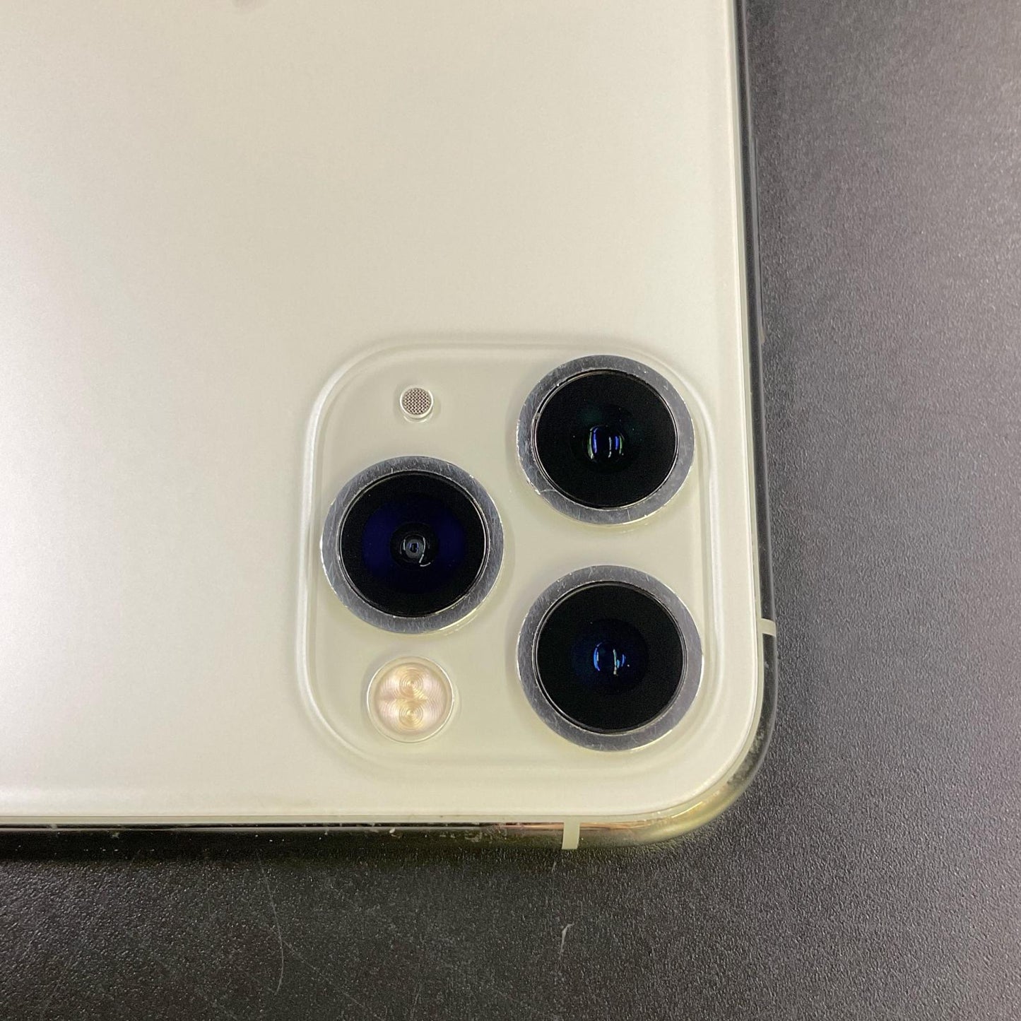 【全額返金保証】【最速発送】Apple iPhone iPhone Pro 11 Pro 64GB シルバー Softbank 白ロム 動作確認済 86%