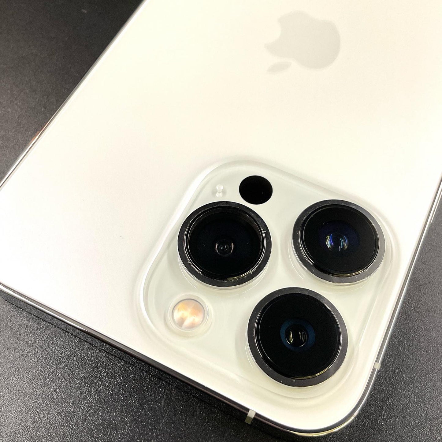 【全額返金保証】【最速発送】Apple iPhone iPhone 13 Pro 128GB シルバー docomo 白ロム 美品 動作確認済 100%