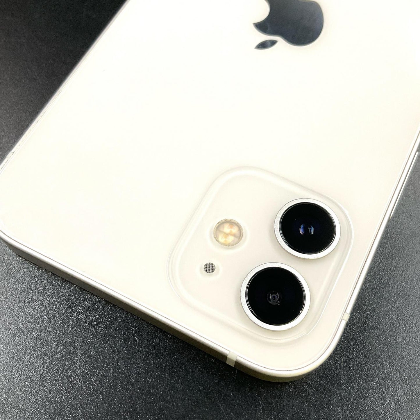 【全額返金保証】【最速発送】Apple iPhone iPhone 12 64GB ホワイト docomo 白ロム 動作確認済 79%
