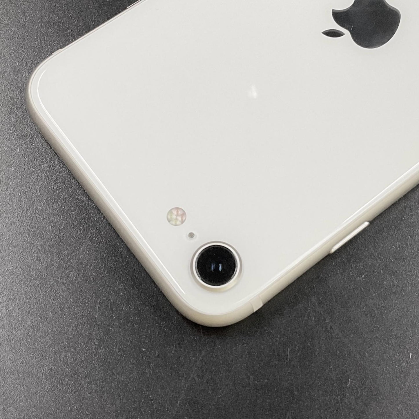 【全額返金保証】【最速発送】Apple iPhone iPhone SE（第3世代） 64GB スターライト docomo SIMフリー 美品 動作確認済 88%